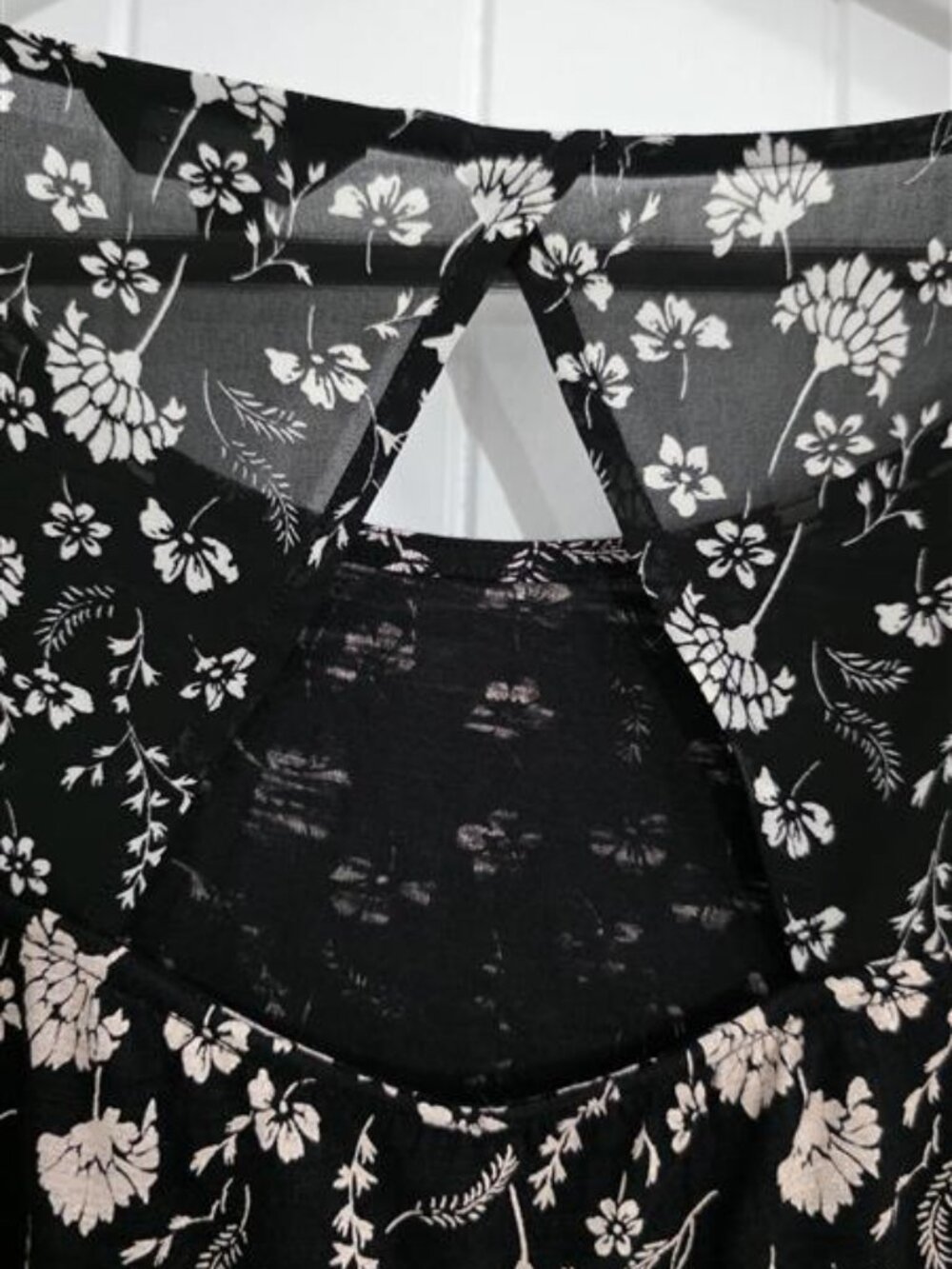 Lucky Brand Black Floral Boho Blouse Bell Sleeve Keyhole Top M - Picture 10 of 10